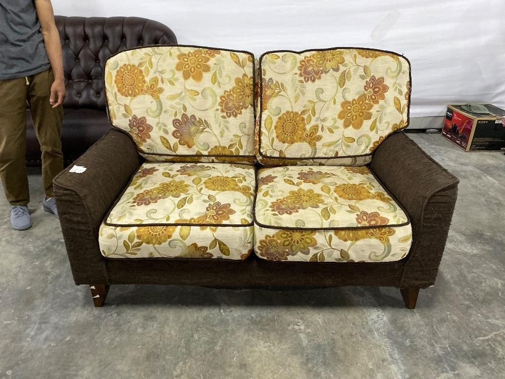 Sofa store bunga vintage