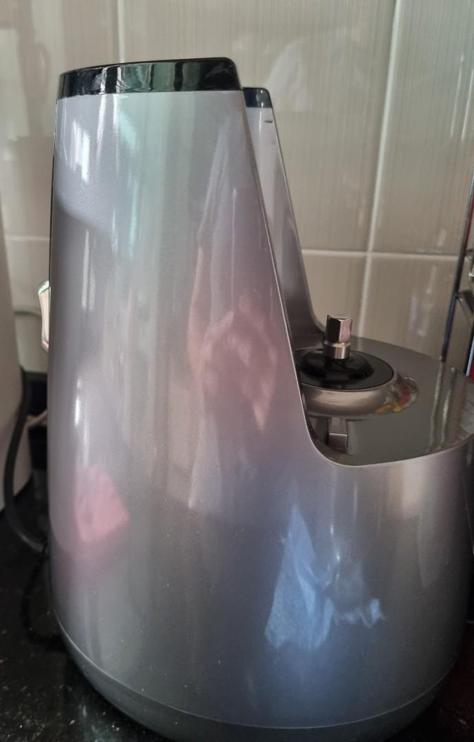 Hurom S12 slow juicer, TV & Home Appliances, Kitchen Appliances