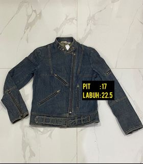 (Category: ) located in . Submitted by pokmudo_jacket (Listing ID 1168169717, Image 1). Description: .