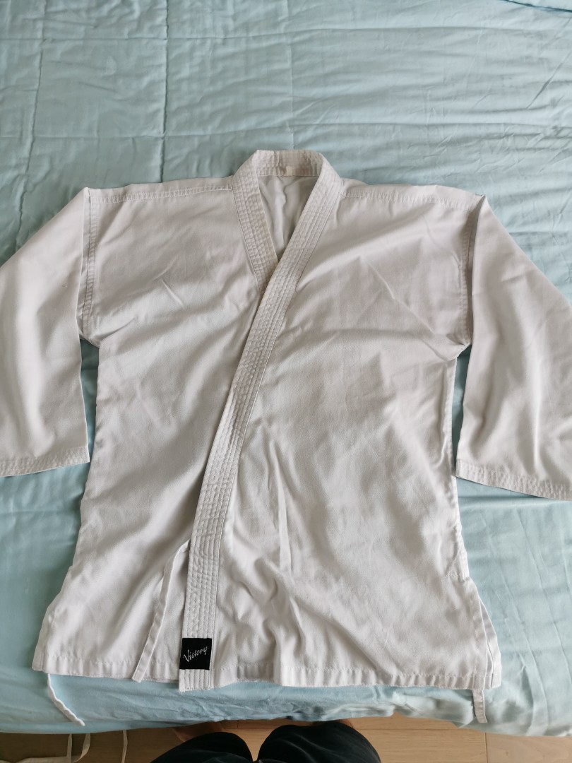 Karate uniform gi Victory brand, Sports Equipment, Other Sports