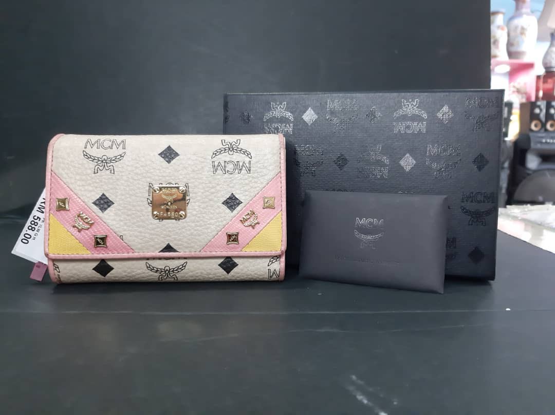Mcm tri fold medium wallet top