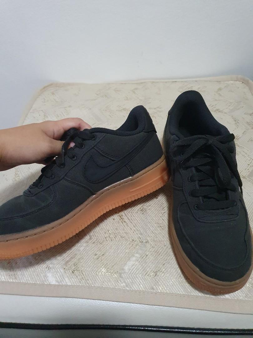 Nike air force 1 grey gum sole best sale