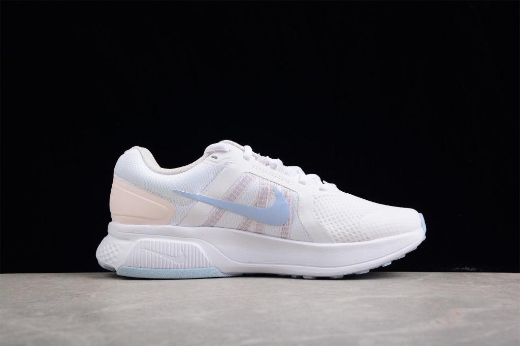 White nike discount running shoes women