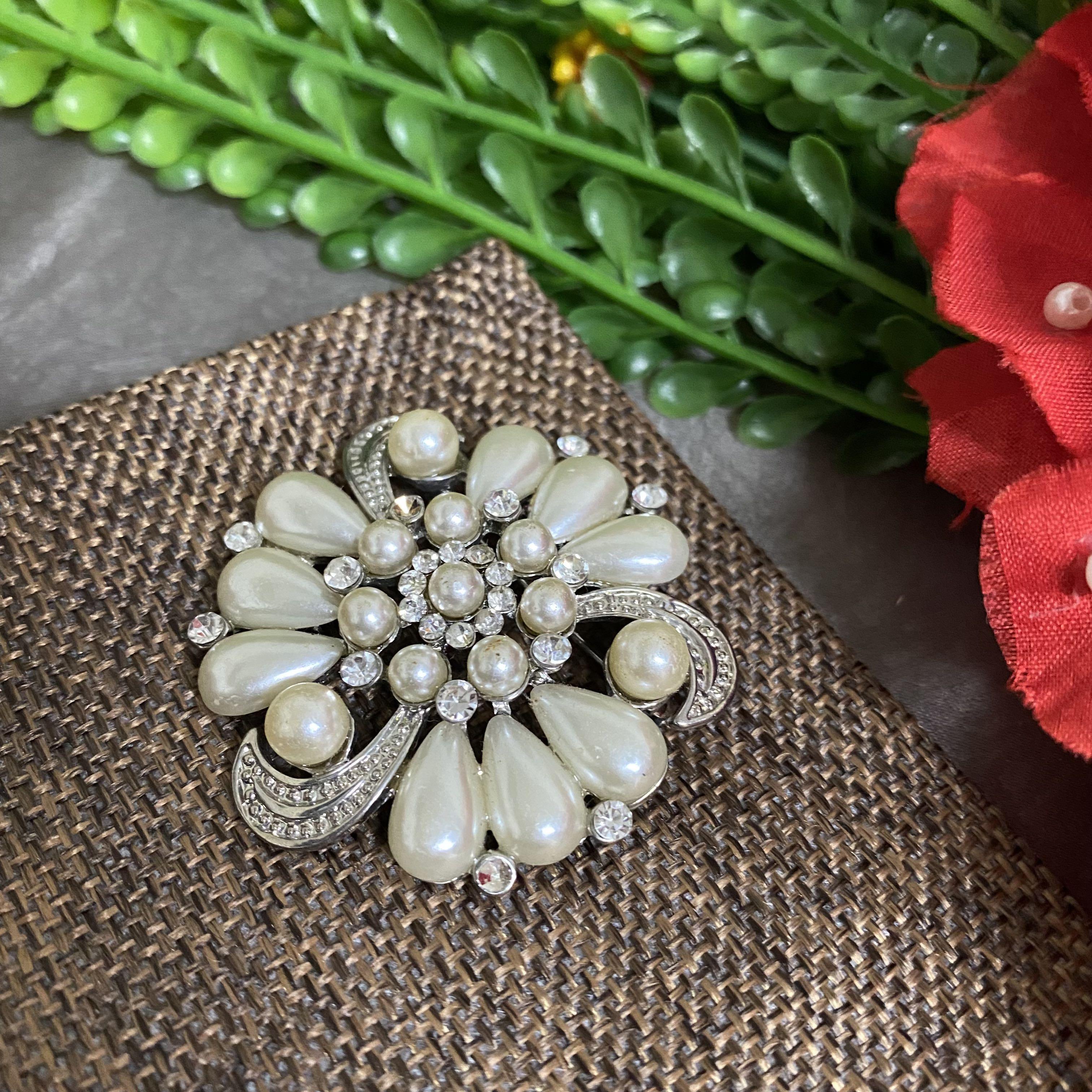 Diamond brooches and pins 2025