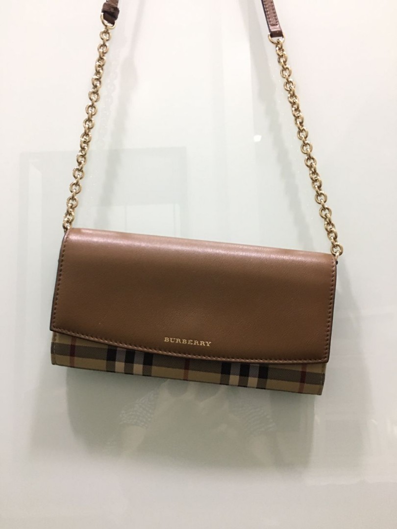 Preloved Genuine Burberry wallet on chain from London, Luxury, Bags &  Wallets on Carousell