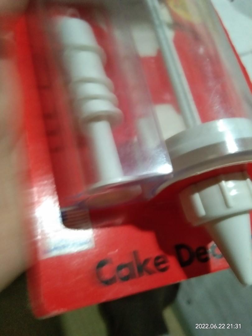 Pyrex cake decorator (Category: Bakeware) located in Quezon City. Submitted by eilgaraje (Listing ID 1168184382, Image 2). Description: as posted made in u.s.