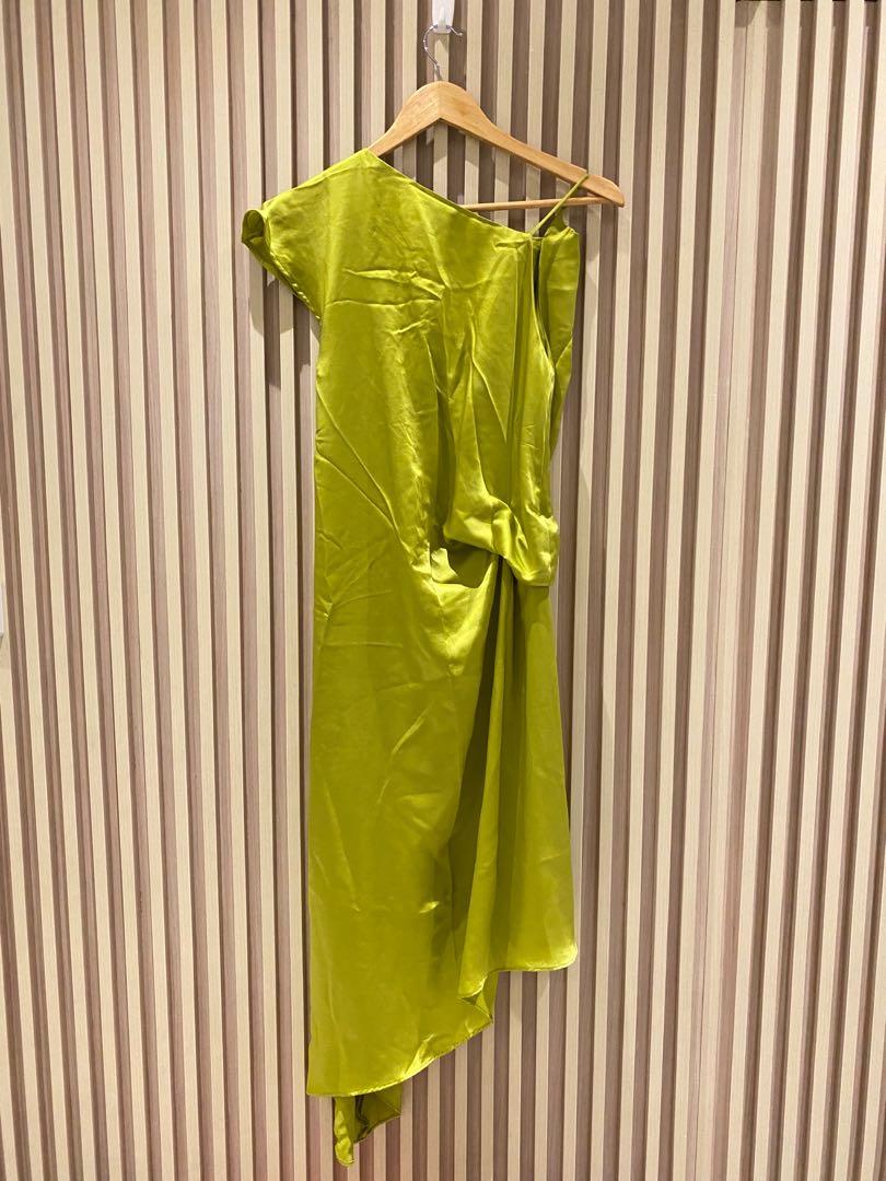 se.ta.ra party dress - bridesmaid dress - lime green - warna hijau (Kategori: Gaun & Rok) berada di Tangerang. Dikirim oleh cylocollection (ID iklan 1168211295, Gambar 2). Deskripsi: Size : M-L Bisa diadjust sendiri untuk ukurannya. Kondisi 100% bagus, no defect. Hanya dipakai 1x ketika jadi bridesmaid. Foto ketika dipakai ada di slide terakhir (beda warna, tapi model dress sama).