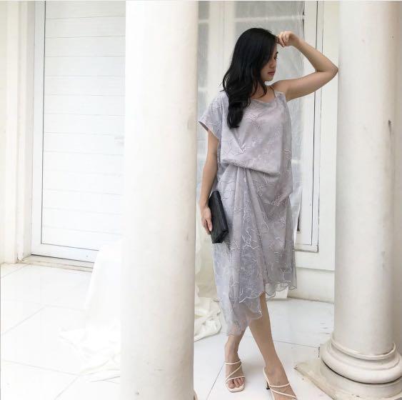 se.ta.ra party dress - bridesmaid dress - lime green - warna hijau (Kategori: Gaun & Rok) berada di Tangerang. Dikirim oleh cylocollection (ID iklan 1168211295, Gambar 3). Deskripsi: Size : M-L Bisa diadjust sendiri untuk ukurannya. Kondisi 100% bagus, no defect. Hanya dipakai 1x ketika jadi bridesmaid. Foto ketika dipakai ada di slide terakhir (beda warna, tapi model dress sama).