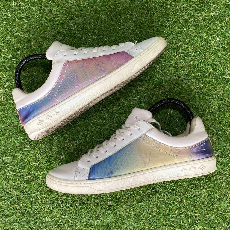 Sneakers Louis Vuitton LV Unisex Luxembourg in Iridescent Monogram Second,  Fesyen Wanita, Sepatu di Carousell