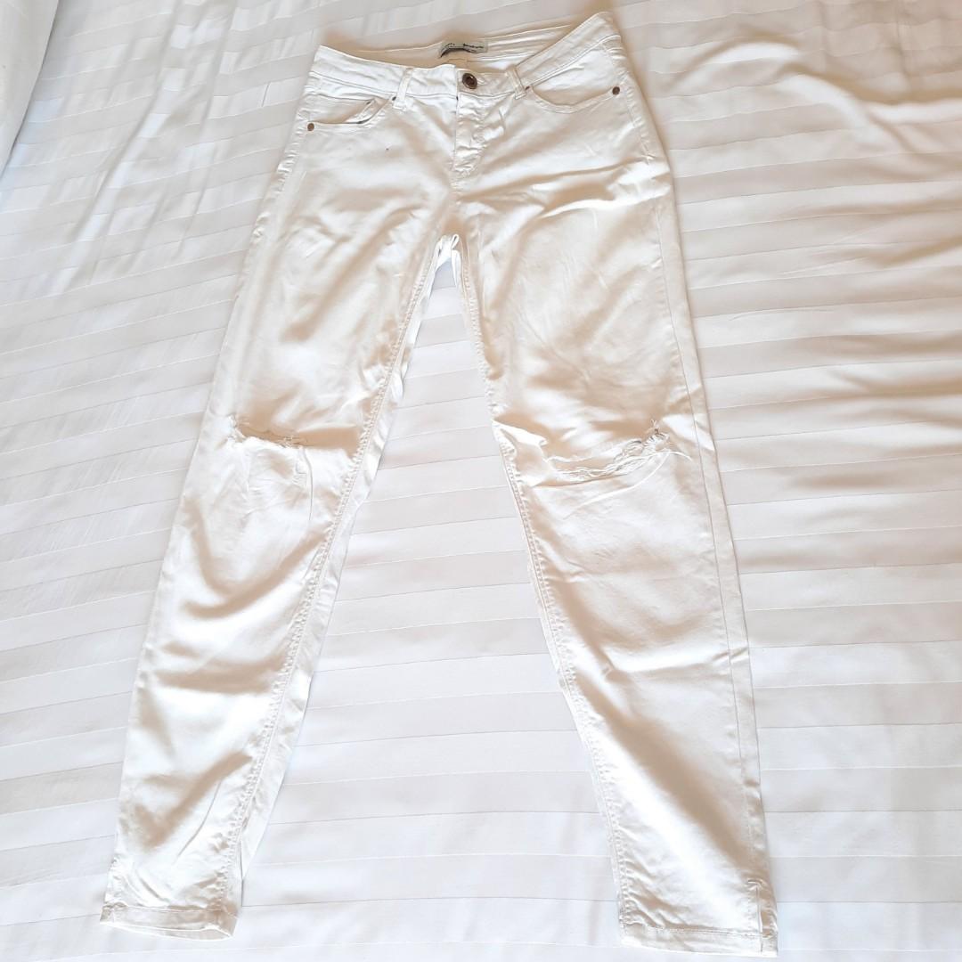 Stradivarius Skinny white ripped jeans 