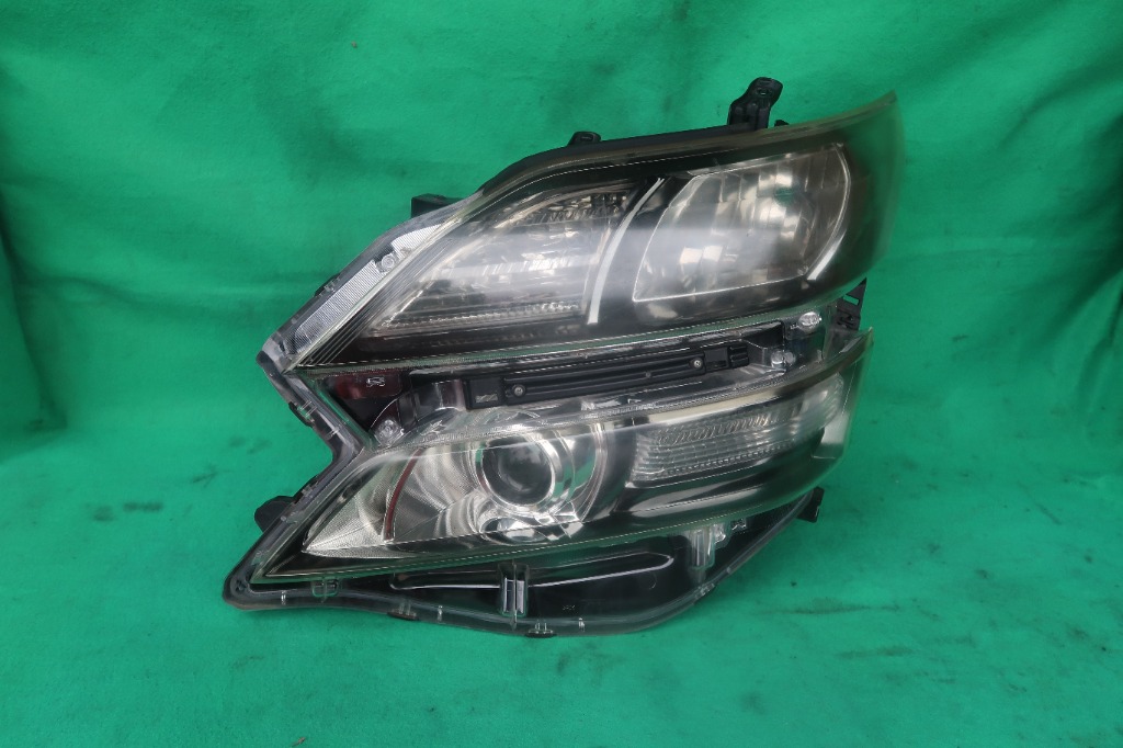 TOYOTA VELLFIRE HEAD LAMP 5823 PER SIDE, Auto Accessories on Carousell