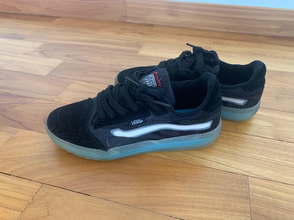 Girls vans size 2.5 hotsell