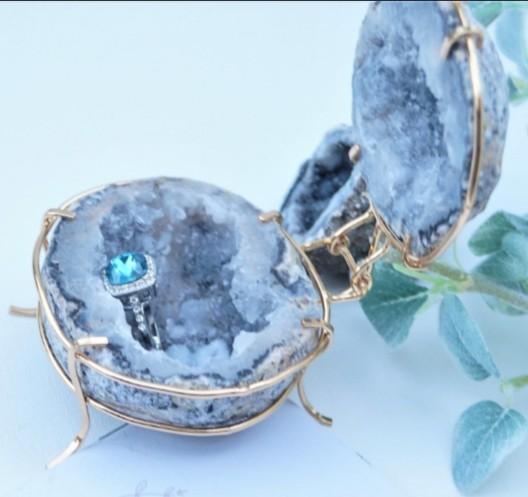 Geode ring holder online