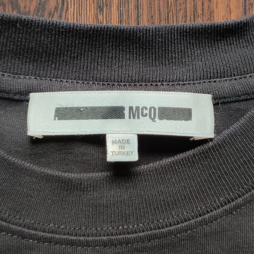 ALEXANDER MCQUEEN MCQ BOX ROSE | Black Tees (Category: Luxury Apparel) located in Cebu City. Submitted by denimholic (Listing ID 1168386650, Image 3). Description: 🏞️ Authentic Preloved Alexander McQueen ▫️SIZE : SMALL (W17.5n / L27.5in) Slim Fit ▫️100% Botton, Black, back print ▫️8.5 / 10 very good condition **cut tag ▫️Made in Turkey.