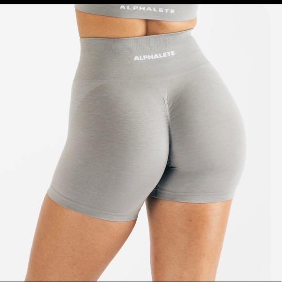 Alphalete amplify shorts - medium grey
