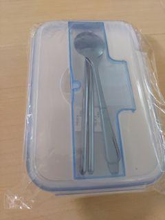 BN  Food container with utensils