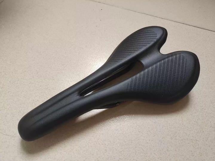 Carbon Fibre Rail Saddle, Sports Equipment, Bicycles & Parts, Parts