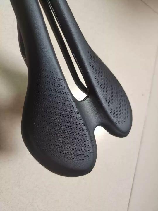Carbon Fibre Rail Saddle, Sports Equipment, Bicycles & Parts, Parts