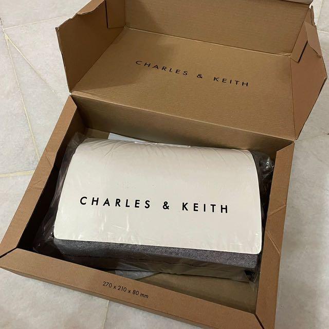 Charles & Keith Envelope Crossbody Bag Matte Black, Men's Fashion, Bags