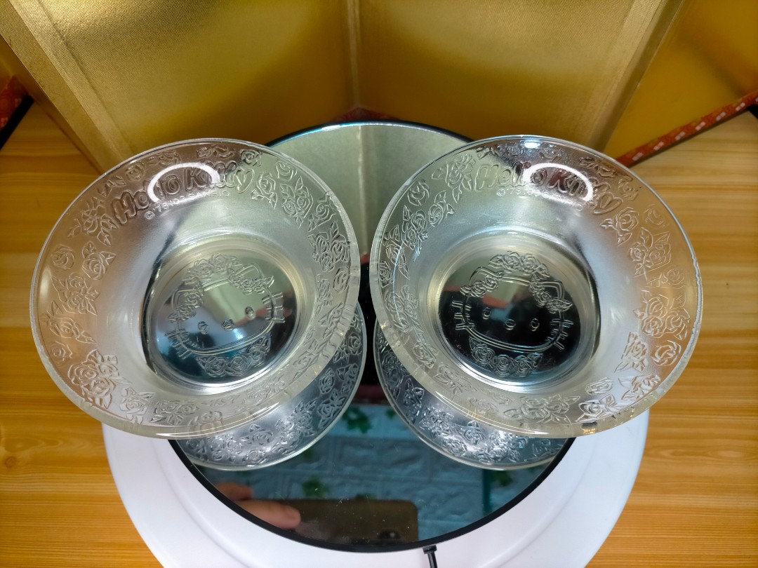Hello Kitty glass bowls with engraved designs. For take all., Furniture