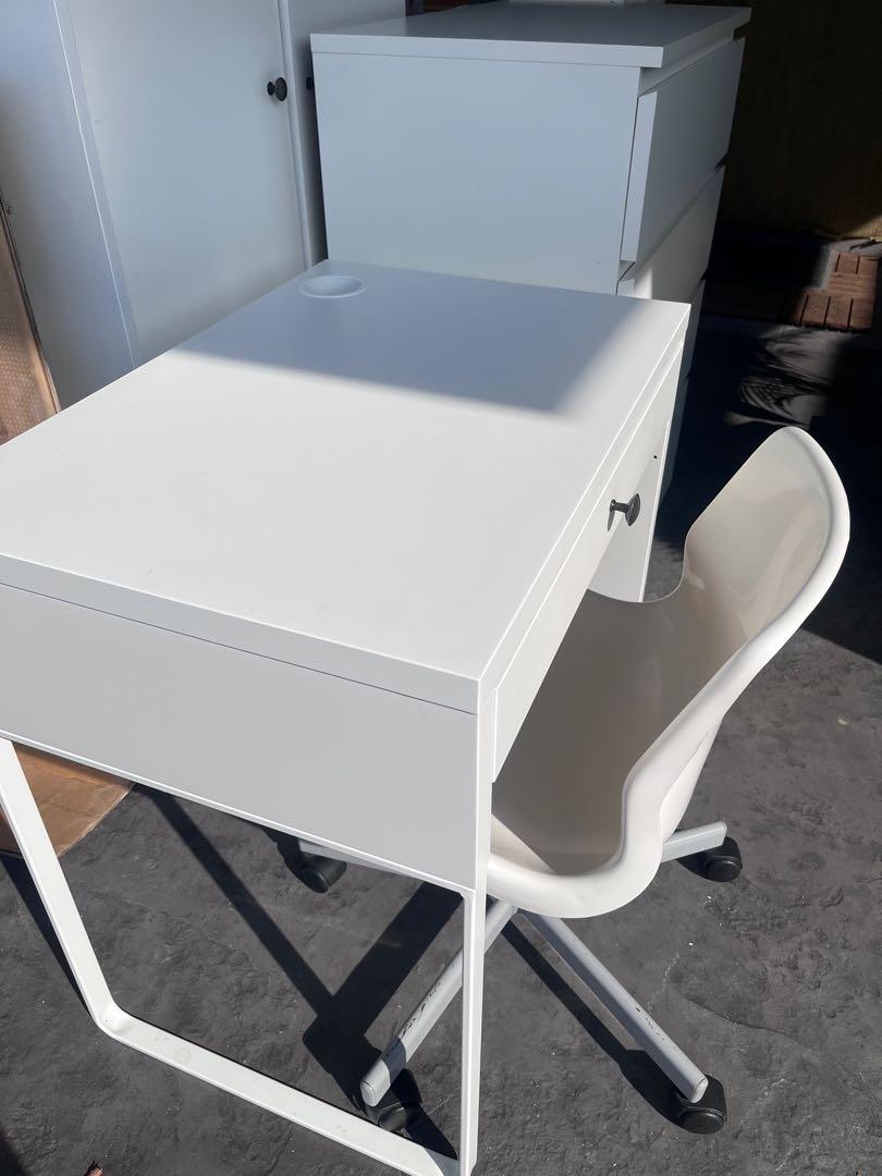 Ikea micke sturdy table with ikea swivel chair to let go!, Furniture