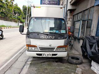 Isuzu ELF Close Van