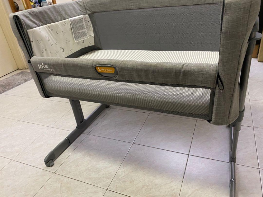 JOIE ROOMIE GLIDE Starry Night / bedside / cot, Babies & Kids