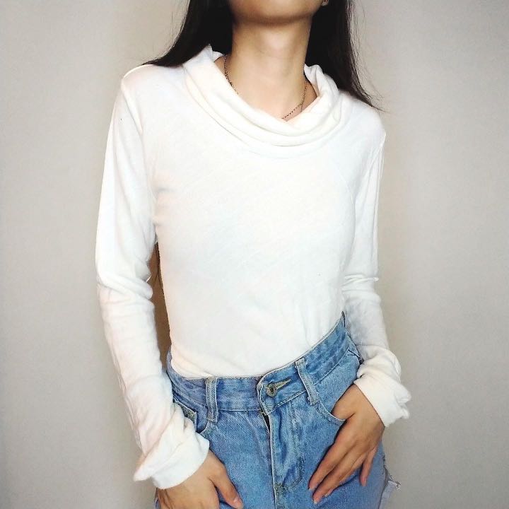 Large/XL Thick White Turtleneck Top 