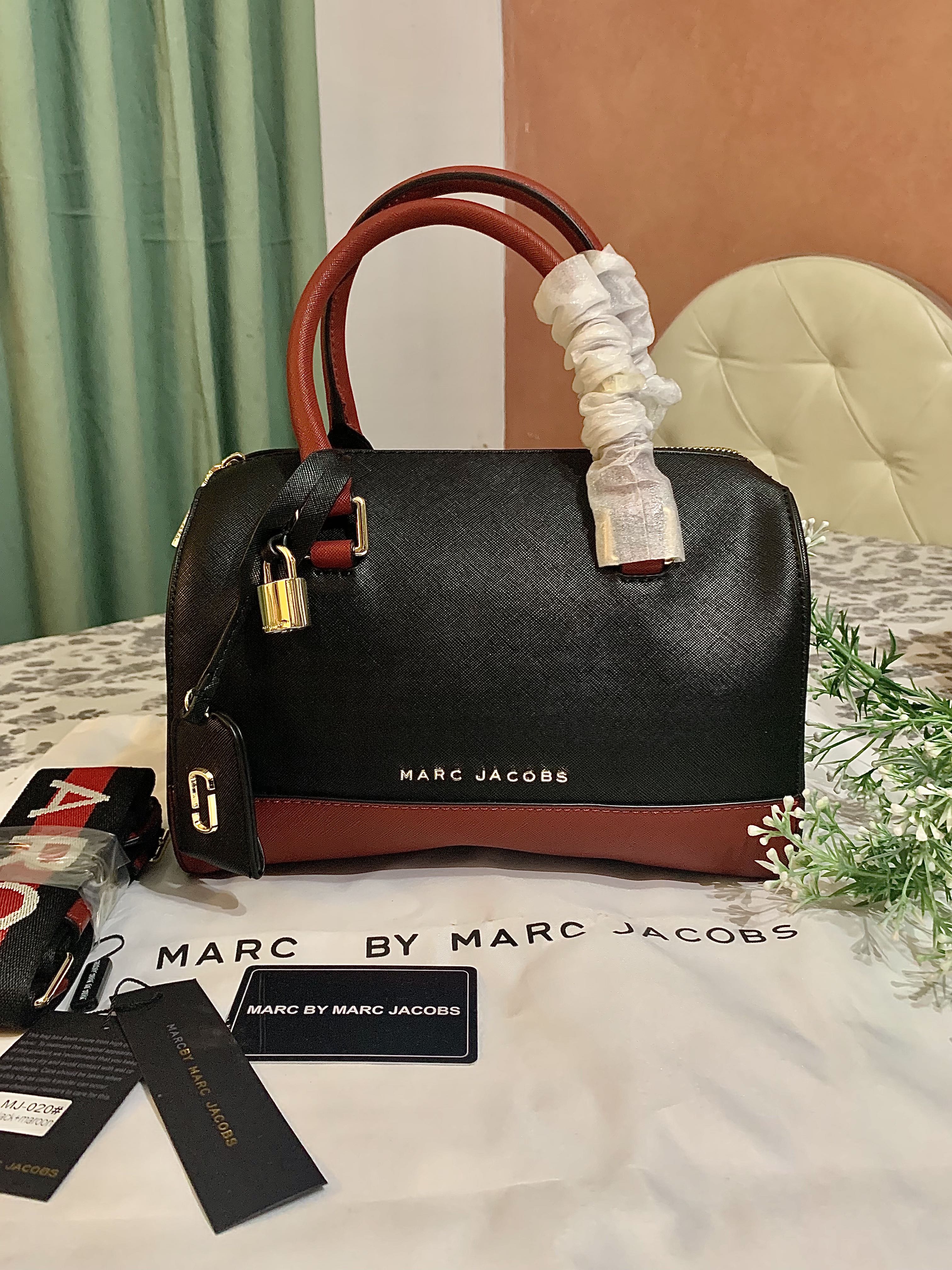 Marc jacobs doctors bag deals