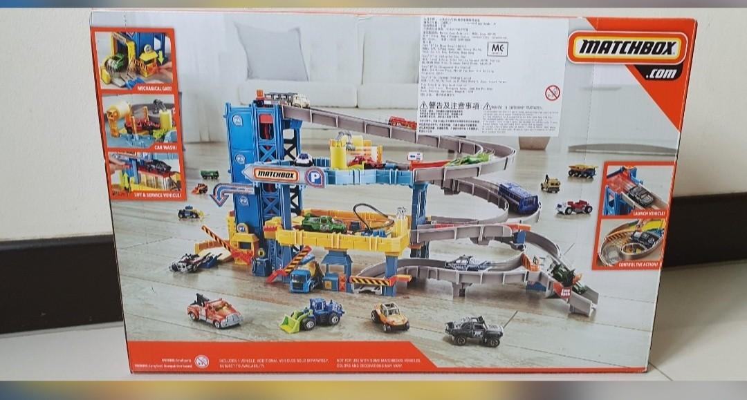 MATCHBOX - 4 level garage truck includes 1 car, Hobbies & Toys, Toys ...