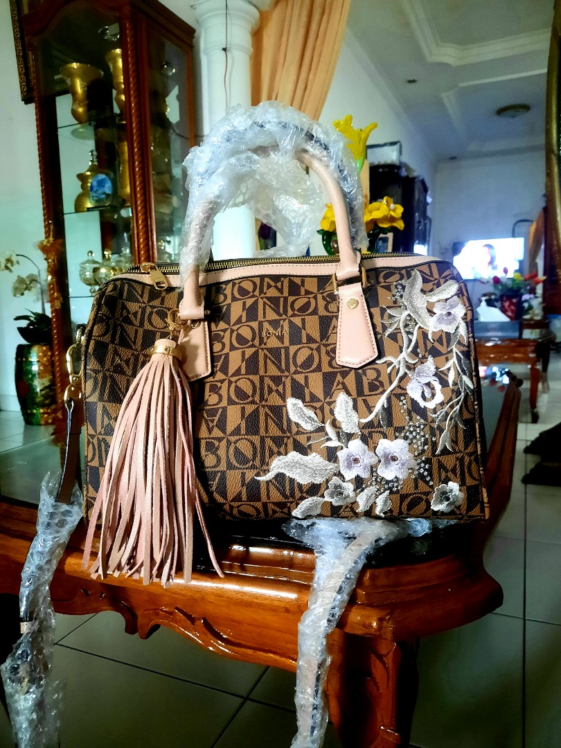 Tas Wanita Bonia Original Best Price !, Barang Mewah, Tas & Dompet di  Carousell