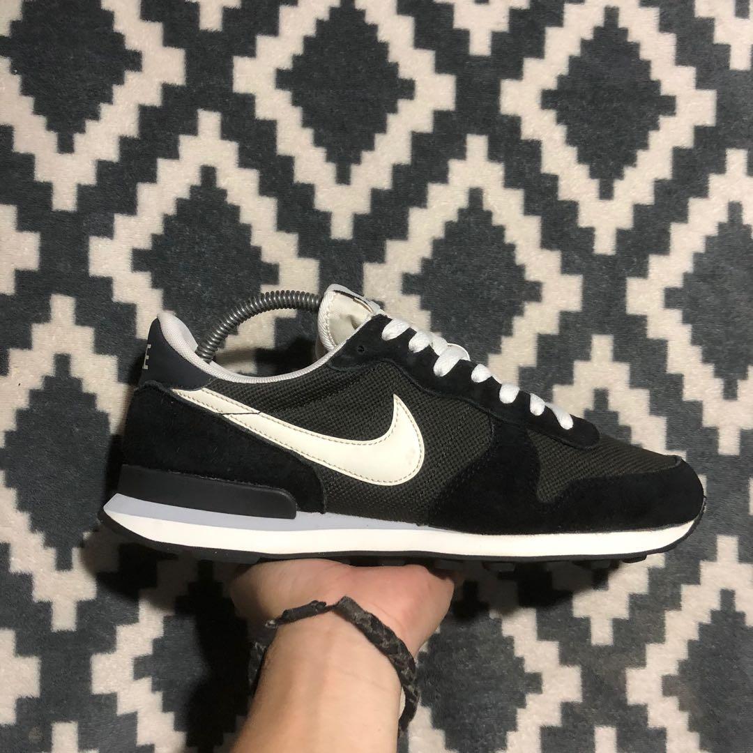 sports direct nike internationalist