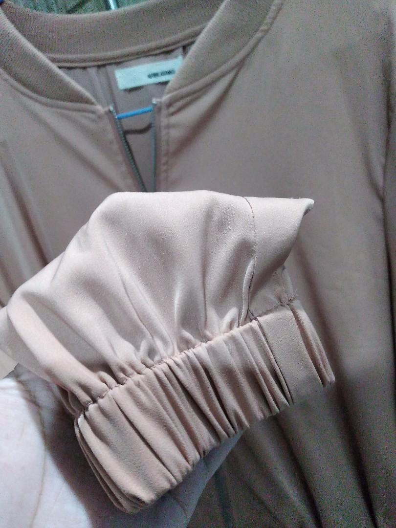 Nude brown color (Category: Coats, Jackets and Outerwear) located in Manila. Submitted by kldeclutter (Listing ID 1168405085, Image 3). Description: silk like texture.