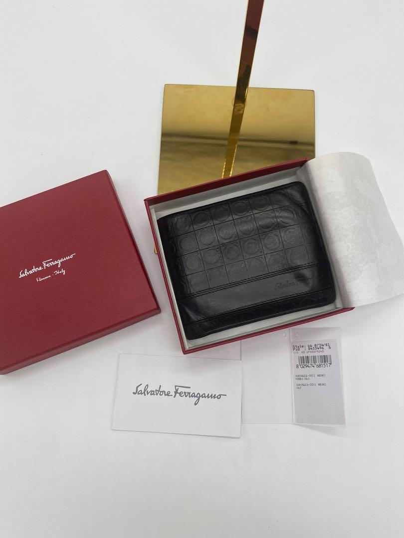 Salvatore Ferragamo bifold wallet (Category: Luxury Bags & Wallets) located in Manila. Submitted by davidspreowned (Listing ID 1168367194, Image 1). Description: Salvatore Ferragamo bi fold wallet Calf skin black color It comes with Box Tags There’s a hole inside the coin slot Rubs in the upper corner Signs of usage was seen on the detailed photos posted this was a preloved wallet please manage your expectation .