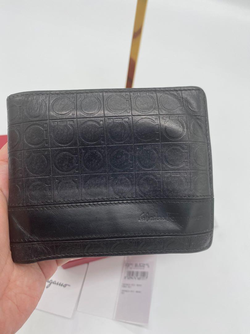Salvatore Ferragamo bifold wallet (Category: Luxury Bags & Wallets) located in Manila. Submitted by davidspreowned (Listing ID 1168367194, Image 2). Description: Salvatore Ferragamo bi fold wallet Calf skin black color It comes with Box Tags There’s a hole inside the coin slot Rubs in the upper corner Signs of usage was seen on the detailed photos posted this was a preloved wallet please manage your expectation .