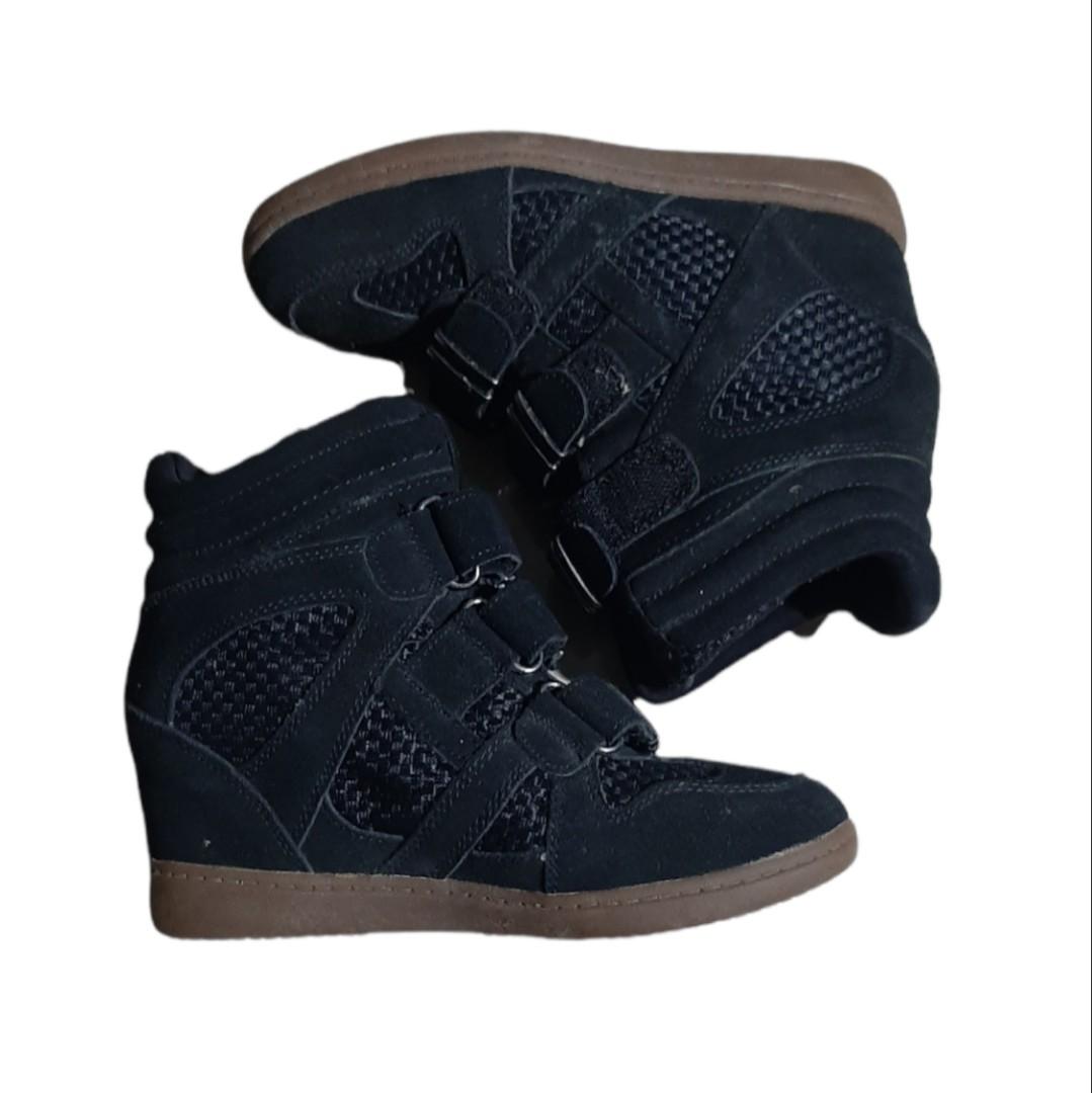 skechers boots w. heels Women s Fashion Footwear Boots on Carousell