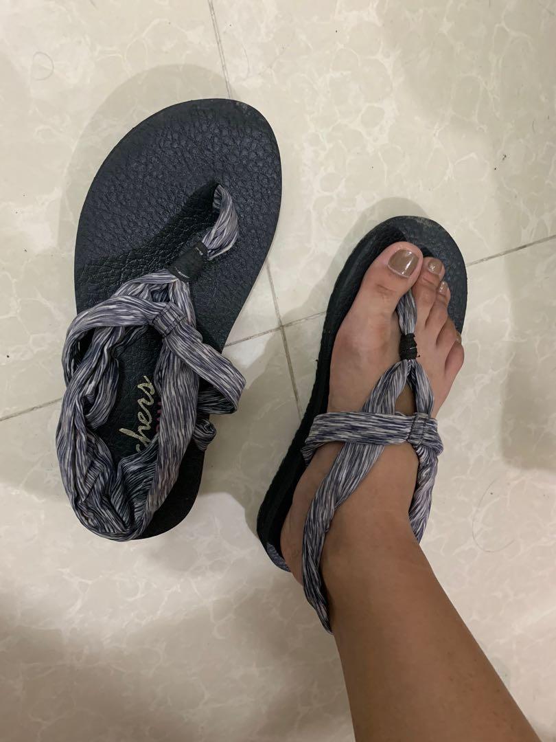 Skechers hotsell yoga sandals