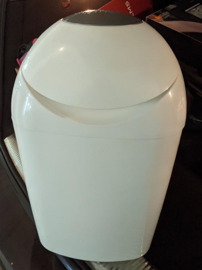 Tommee Tippee Sangenic Tec Diaper Nappy Bin + 6 refill cassettes