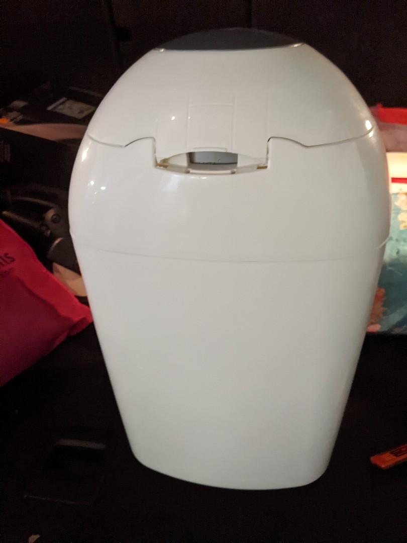 Tommee Tippee Sangenic Tec Diaper Nappy Bin + 6 refill cassettes