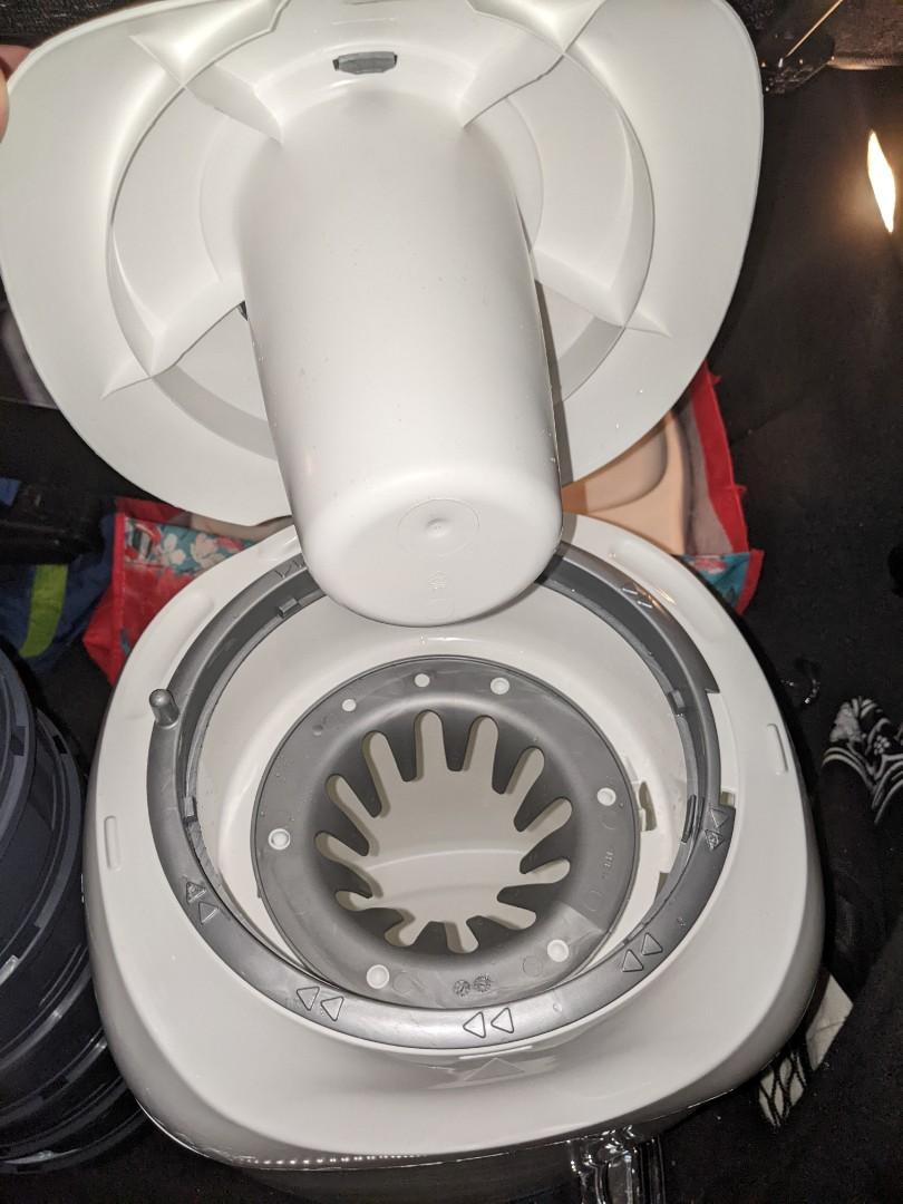 Tommee Tippee Sangenic Tec Diaper Nappy Bin + 6 refill cassettes