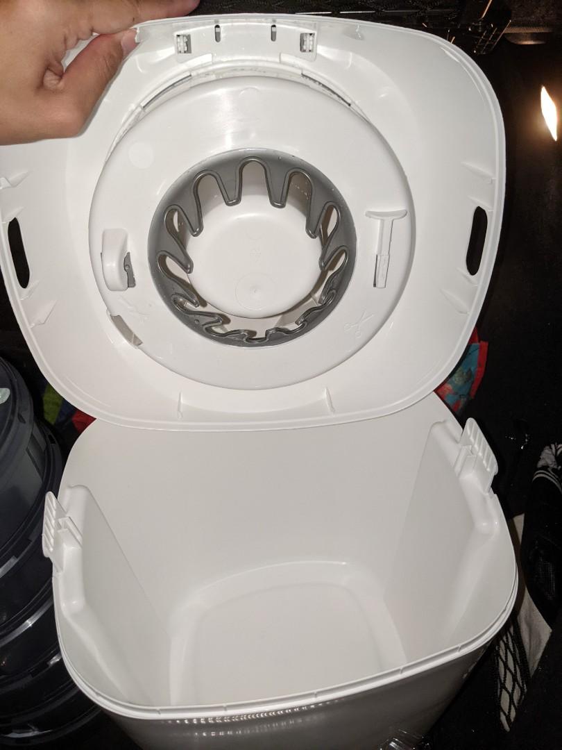 Tommee Tippee Sangenic Tec Diaper Nappy Bin + 6 refill cassettes