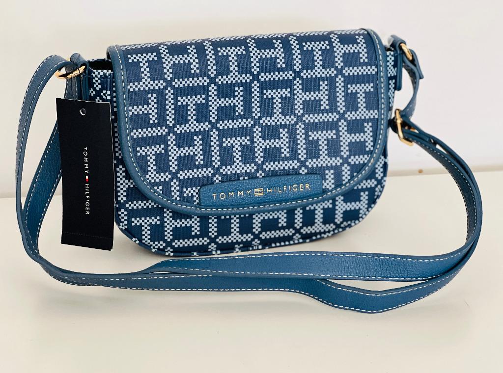 Tommy hilfiger sale navy blue purse