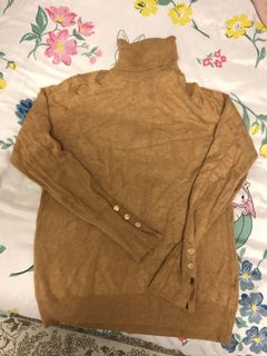 (Category: ) located in . Submitted by poshwardrobe (Listing ID 1168397895, Image 1). Description: .