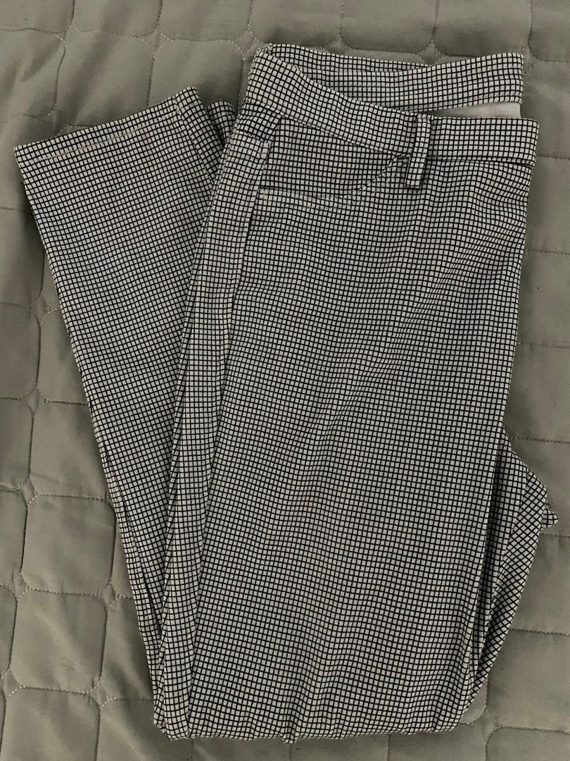 Uniqlo jeggings, Women's Fashion, Bottoms, Other Bottoms on Carousell