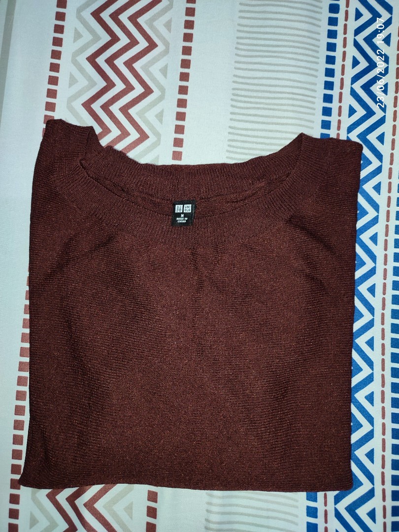 Uniqlo knitted top, Women's Fashion, Tops, Blouses on Carousell