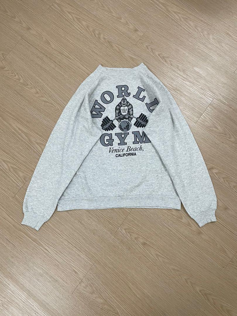 World gym sweater top