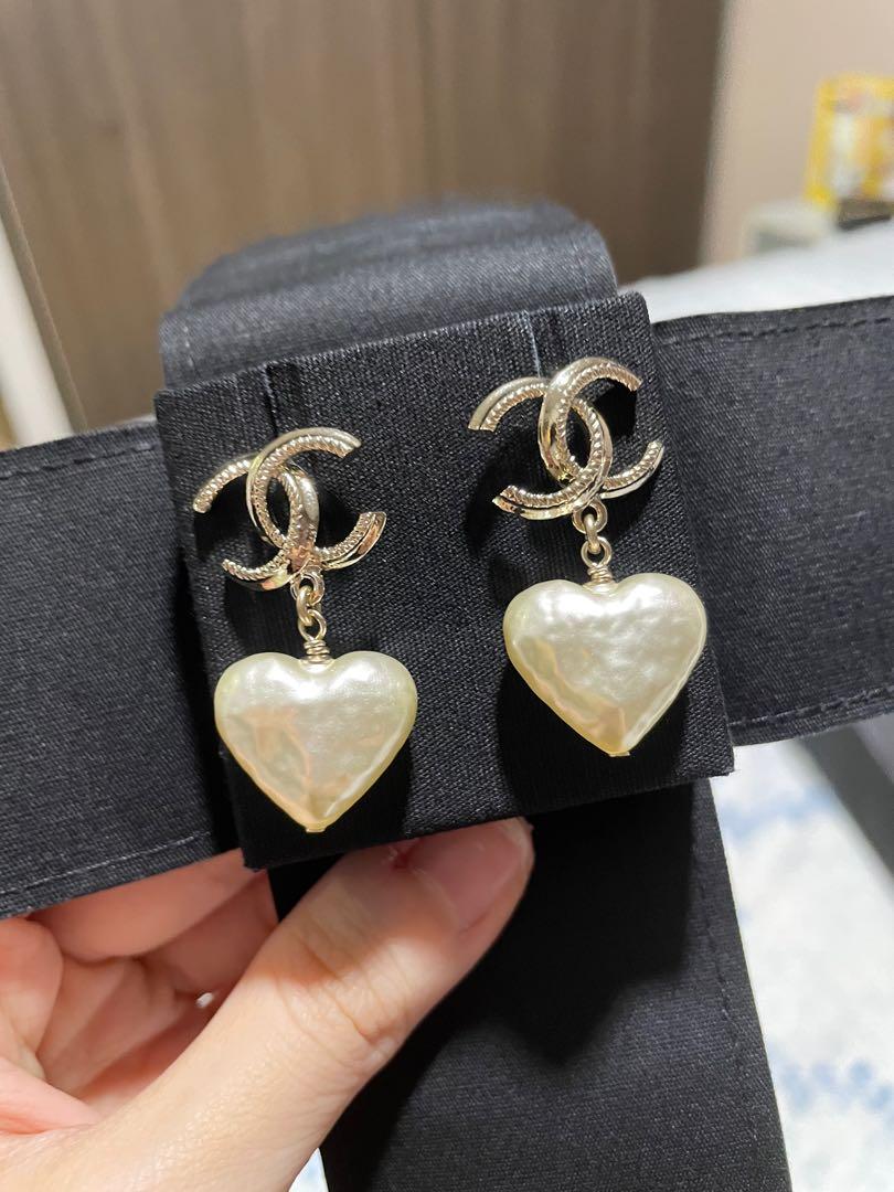 22C Chanel Pearl Heart Drop Earrings Gold Tone