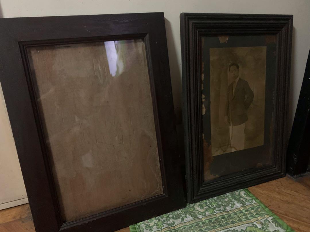 A pair of antique picture frames (Category: Frames & Pictures) located in Quezon City. Submitted by pat3ciaforbes (Listing ID 1168610276, Image 1). Description: A pair of antique picture frames (picture not included). 2 feet 4 inches length X 1 foot 8 inches width. Selling as pair. .