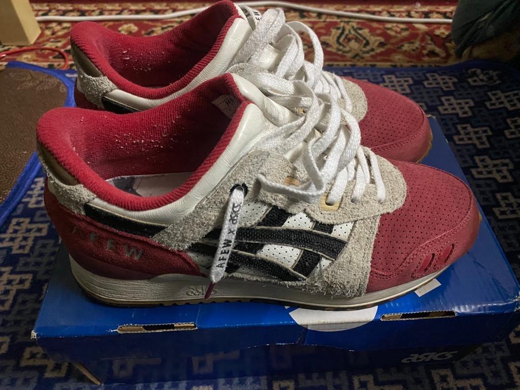 Asics red koi discount