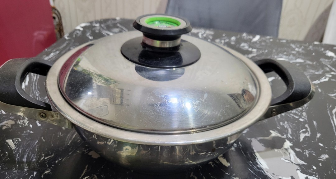 AMC pot with lid 24cm, Furniture & Home Living, Kitchenware & Tableware